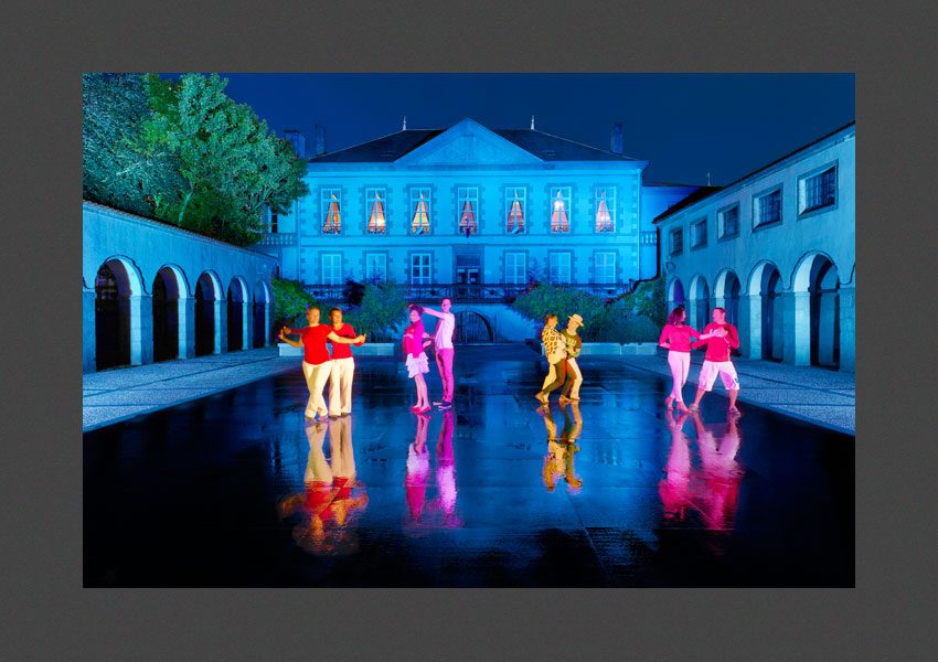 Bressuire, la place de l’hôtel de ville avec le club de Salsa.